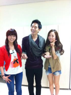 บูม (Boom) มี 2 สาวสวยขนาบข้าง?
