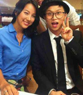 ปาร์คซองกวาง (Park Sung Gwang) ถ่ายภาพกับลีฮโยริ (Lee Hyori) 