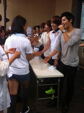 วง ZE:A จัดกิจกรรมจับมือกับแฟนๆ ชาวญี่ปุ่น!