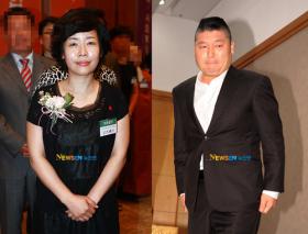 คิมมิฮวา (Kim Mi Hwa) ให้กำลังใจพิธีกรคังโฮดง (Kang Ho Dong)