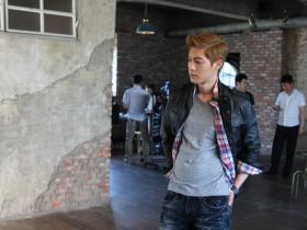 เบื้องหลังการถ่ายภาพคิมฮยอนจุง (Kim Hyun Joong) สำหรับเครื่องแต่งกาย Hang Ten!