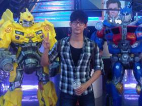 แทคยอน (Taecyeon) ถ่ายภาพกับ Bumblebee?