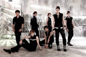 ชาวอินเทอร์เน็ทไม่พอใจการกระทำของโปรดิวเซอร์วง U-Kiss?