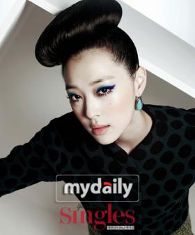 ซอลลี่ (Sulli) ถ่ายภาพในนิตยสาร Singles