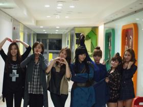 วง T-ara ไปเยี่ยมกองถ่ายละครเรื่อง Gyebaek 