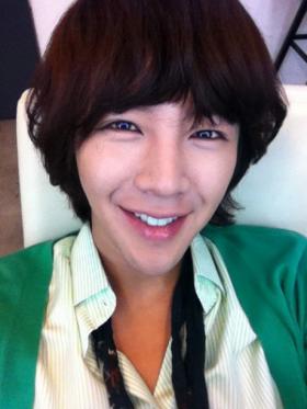 จางกึนซอค (Jang Geun Suk) เผยภาพทรงผมใหม่ของเขา