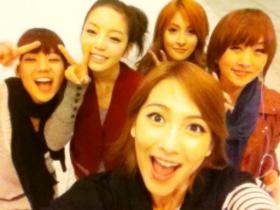 สาวๆ วง Kara ดีใจที่คว้ารางวัล K-Chart 