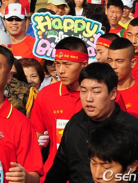 ฮยอนบิน (Hyun Bin) ร่วมงาน Seoul Reclamation Anniversary Marine Marathon ครั้งที่ 3 