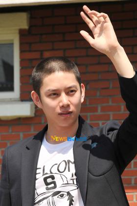 ฮีชอล (Hee Chul) เสร็จสิ้นการฝึกทหาร!