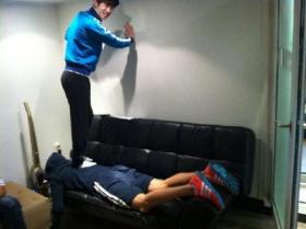 โจควอน (Jo Kwon) นวดให้ซีลอง (Seulong)?