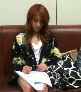 ปาร์คกยูริ (Park Gyuri) ขยันซ้อมอ่านบทละครเพลง 200 Pound Beauty