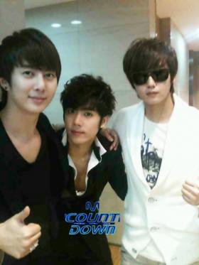 โฮยองแซอง (Heo Young Saeng) และคิมฮยองจุน (Kim Hyung Joon) ไปให้กำลังใจคิมคยูจง (Kim Kyu Jong)!