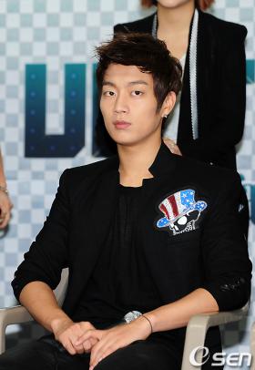 ยูนดูจุน (Yoon Doo Joon) คือคนที่อยากอยู่ด้วยในคืนที่นอนไม่หลับฤดูใบไม้ร่วง?