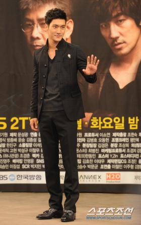 ชอยซีวอน (Choi Si Won) ให้กำลังใจลีทึก (Lee Teuk)!