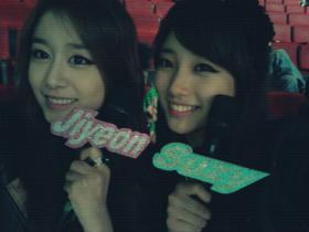 Suzy และจิยอน (Ji Yeon) ถ่ายรูปด้วยกัน!