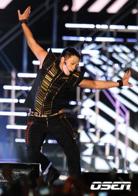 เรน (Rain) โชว์ผมทรงใหม่ในการแสดงคอนเสิร์ตสุดท้าย!