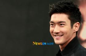 ชอยซีวอน (Choi Si Won) ให้กำลังใจแฟนๆ ชาวไทยที่ประสบปัญหาน้ำท่วม!