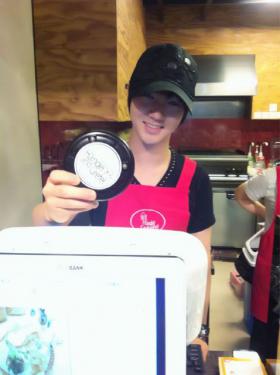 เยซอง (Ye Sung) แวะไปช่วยที่ร้านของพ่อแม่!