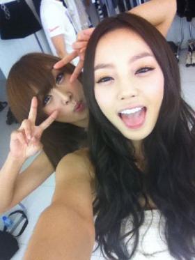 คูฮาร่า (Goo Hara) ทักทายแฟนๆ ด้วยภาพของเธอและ Nicole!