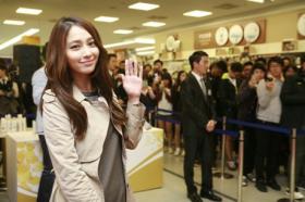ลีมินจอง (Lee Min Jung) จัดงานแจกลายเซ็นต์สำหรับ Dove