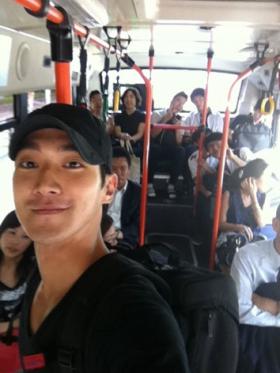 ชอยซีวอน (Choi Si Won) ขึ้นรถประจำทาง!