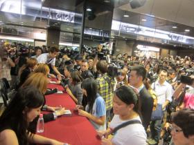 แฟนๆ ไต้หวัน 3,000 คนมาร่วมงานแจกลายเซ็นต์ของวง miss A