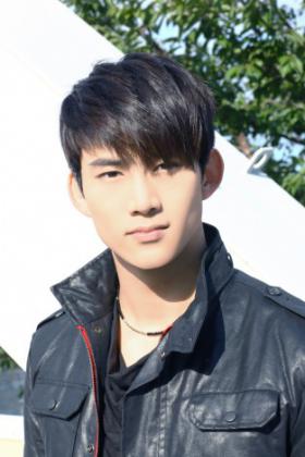 ภาพของแทคยอน (Taecyeon) ที่โรงเรียน