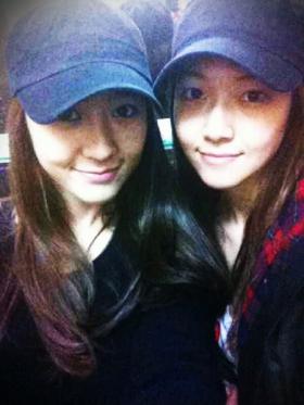 Krystal และ Jessica ได้รับคำชมในลุคที่ดูดีของ 2 พี่น้อง?