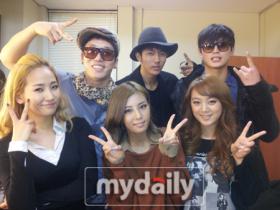 วง 2AM มาให้กำลังใจสนับสนุนวง Wonder Girls!