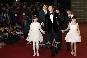 รายชื่อผู้ชนะรางวัลในงาน Blue Dragon Film Awards ครั้งที่ 32 
