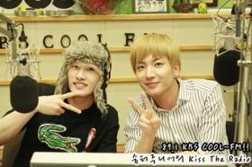 ลีทึก (Lee Teuk) และอึนฮยอค (Eun Hyuk) ถอนตัวจากรายการวิทยุ Kiss the Radio?