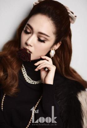 Jessica ถ่ายภาพในนิตยสาร First Look 
