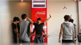 วง 2PM โปรโมทแคมเปญ Open Happiness ของ Coca Cola 