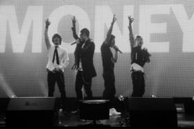 วงฮิปฮอปชาย M.I.B ให้สัมภาษณ์ผ่านทาง Arirang 
