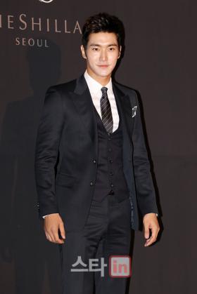 ชอยซีวอน (Choi Si Won) มี follower จำนวน 1 ล้านคนที่ Twitter!