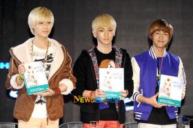 วง SHINee จัดงานแถลงข่าวเปิดตัวหนังสือท่องเที่ยว Children of the Sun!