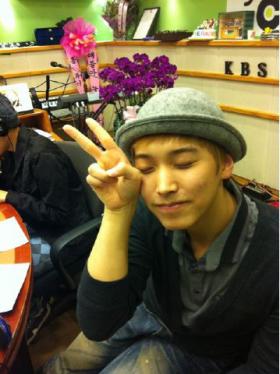 ภาพซองมิน (Sung Min) และเรียววุค (Ryeo Wook) จากรายการ Kiss the Radio