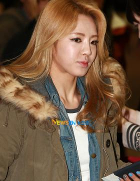 แฟชั่นแอร์พอร์ตวง SNSD และ Kara!