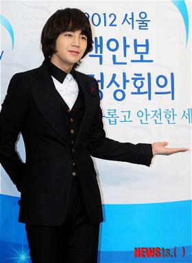 จางกึนซอค (Jang Geun Suk) มอบกองทุนการศึกษาให้มหาวิทยาลัยฮันยาง!