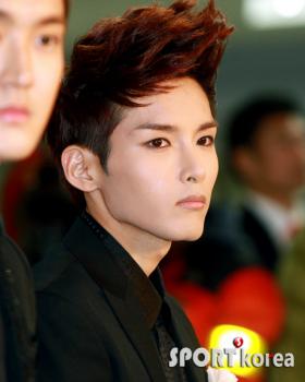 เรียววุค (Ryeo Wook) ทักทายแฟนๆ ด้วยคลิปวีดีโอ?