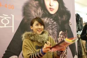 ฮาจิวอน (Ha Ji Won) ร่วมกิจกรรมแจกลายเซ็นต์ให้กับแฟนๆ ในงาน Crocodile Lady