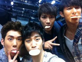 จุนโฮ (Jun Ho) ทักทายแฟนๆ ด้วยภาพตลกๆ?