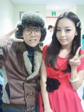 คูฮาร่า (Goo Hara) ถ่ายภาพกับลิมยูนเทค (Lim Yoon Tek)