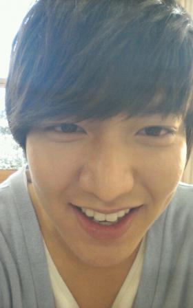 ลีมินโฮ (Lee Min Ho) อวยพรคริสต์มาสให้กับแฟนๆ!