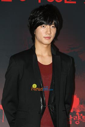 ปาร์คกอนิล (Park Geo Nil) จะนำแสดงละครเรื่องใหม่ Amore Mio