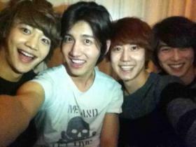 มินโฮ (Min Ho), ชางมิน (Chang Min), คยูฮยอน (Kyu Hyun) และจงฮยอน (Jong Hyun) ฉลองสิ้นปีด้วยกัน!