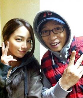 ลีมินจอง (Lee Min Jung) ถ่ายภาพกับยูแจซอค (Yoo Jae Suk) 