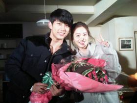 แทคยอน (Taecyeon) เผยภาพถ่ายกับคิมแตฮี (Kim Tae Hee)