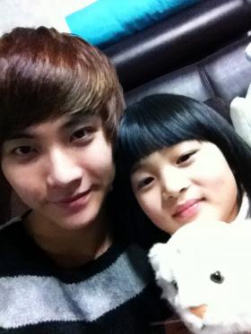 ซึงฮยอน (Seung Hyun) เผยภาพลูกพี่ลูกน้อง