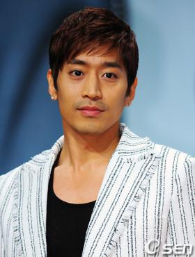 Eric เดินทางไปเซี่ยงไฮ้เพื่องานมีทแอนด์กรีท!